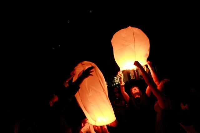 wedding paper lanterns light